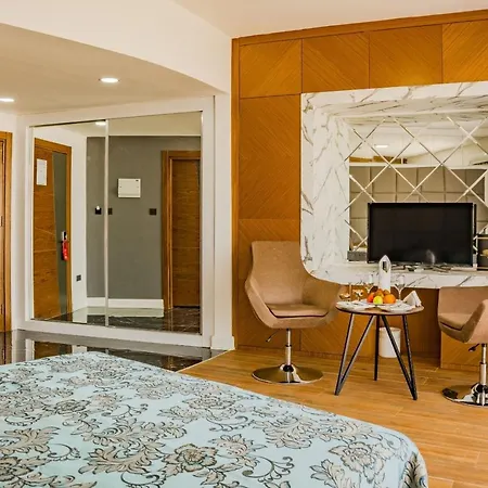 Novel Centre Point 3*