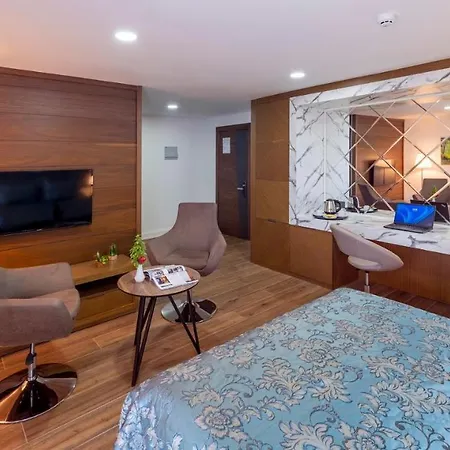 Novel Centre Point Hotel 3*