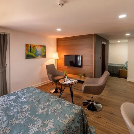 Novel Centre Point Hotel 3*