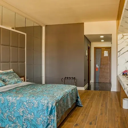 Novel Centre Point 3*