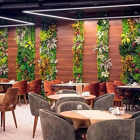 Novel Centre Point Hotel 3*