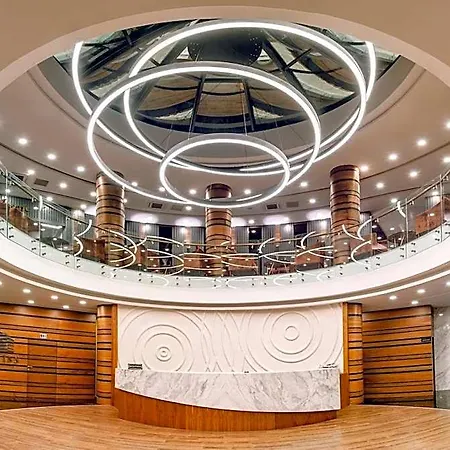Novel Centre Point Hotel 3*