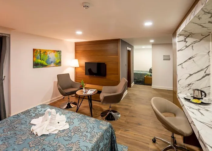 Novel Centre Point Αμμόχωστος