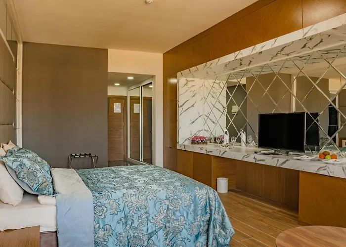 Novel Centre Point Hotel 3*