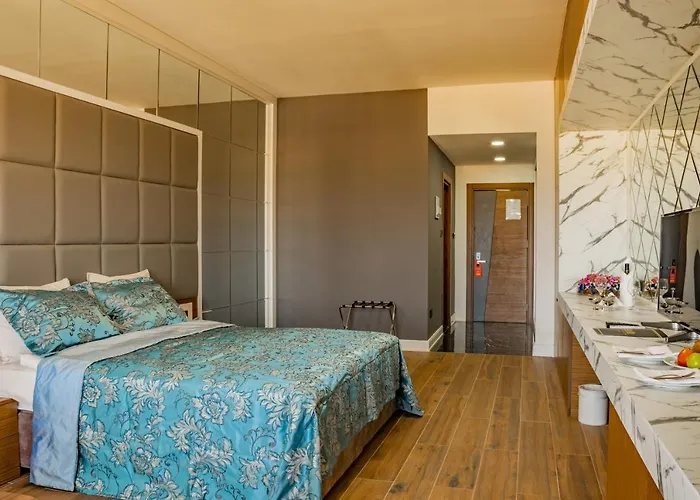 Novel Centre Point 3*